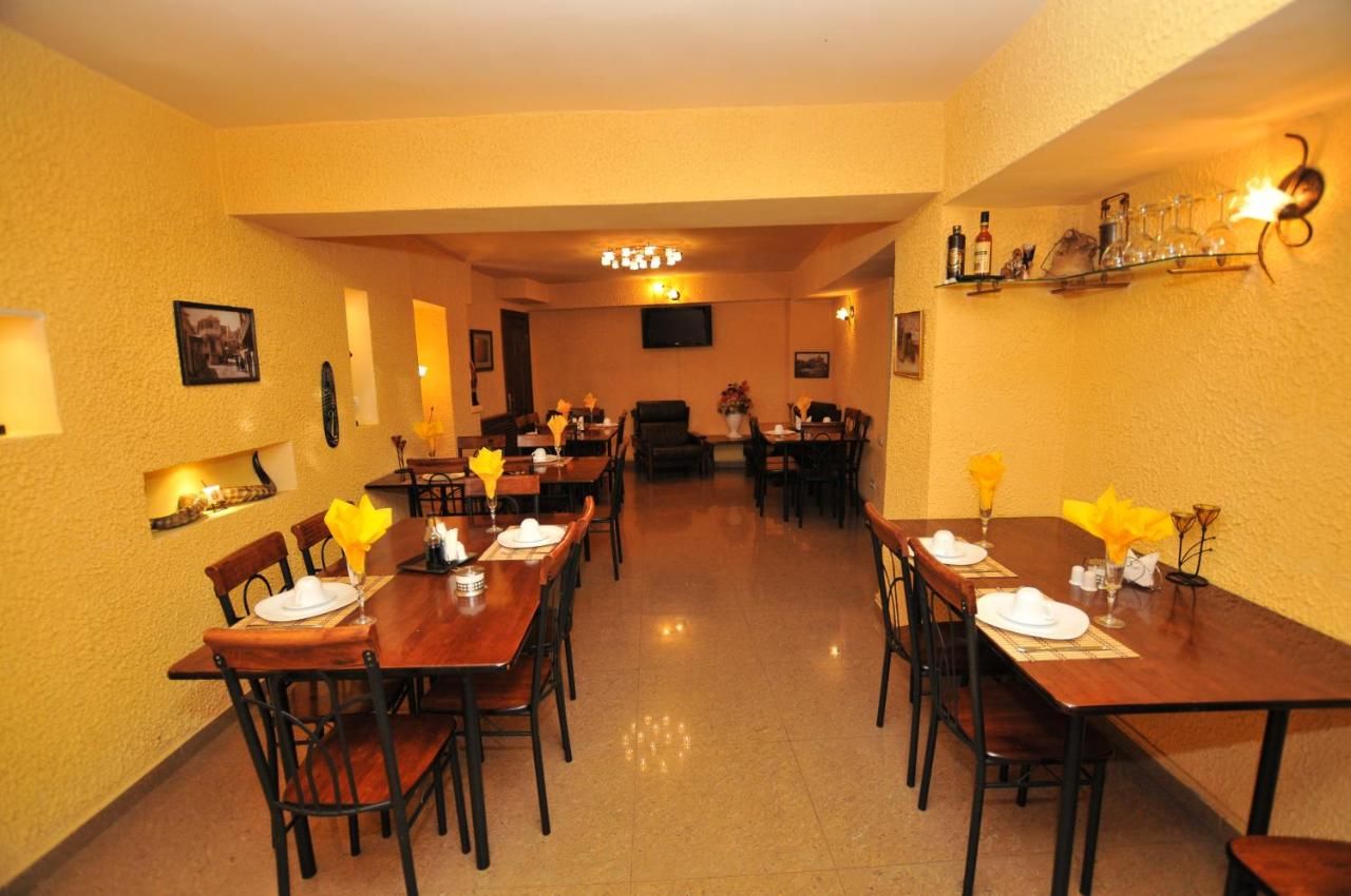Отель Hotel Diplomat Тбилиси-19