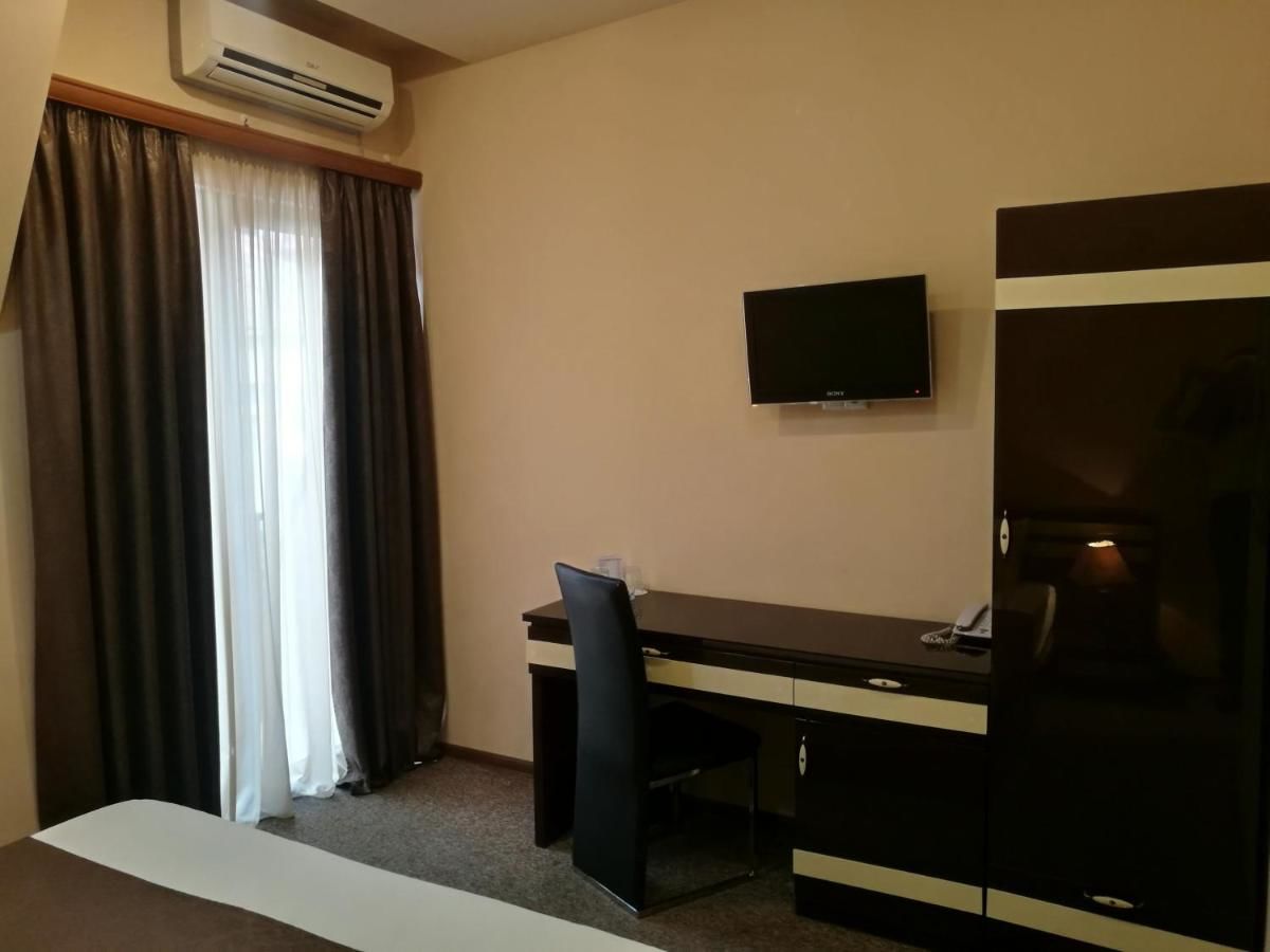 Отель Hotel Diplomat Тбилиси-43