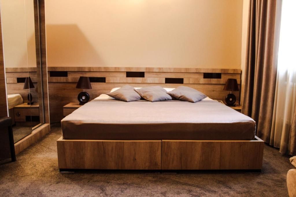 Отель Hotel Diplomat Тбилиси-57