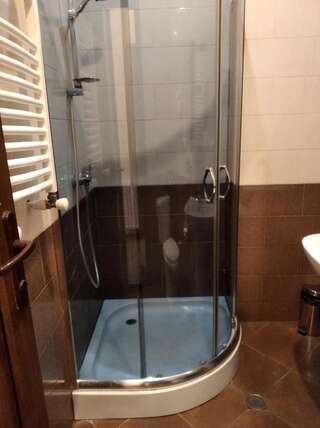 Отель Hotel Diplomat Тбилиси Двухместный номер с 2 отдельными кроватями-9